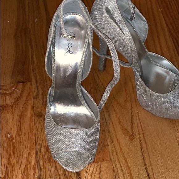 Metallic Platform Pumps - Picture 3 of 4
